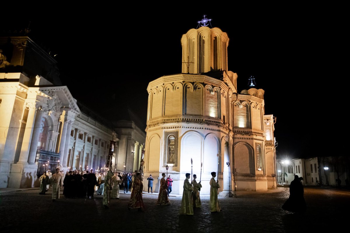 Procesiune cu moaștele „dascălilor Bisericii” la Catedrala Patriarhală 138181