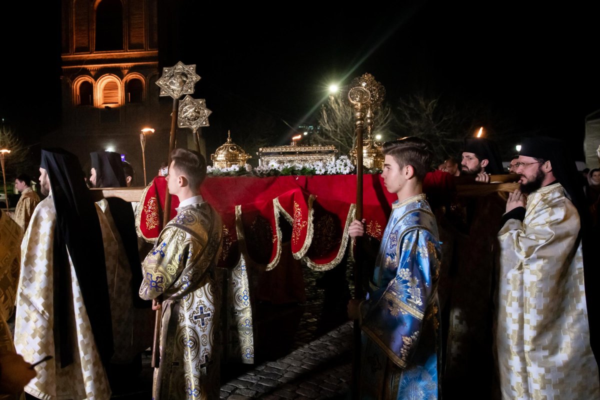 Procesiune cu moaștele „dascălilor Bisericii” la Catedrala Patriarhală 138184
