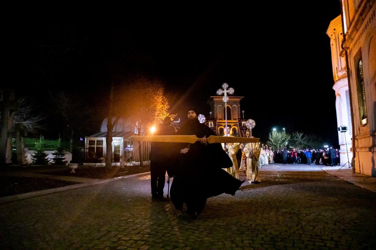 Procesiune cu moaștele „dascălilor Bisericii” la Catedrala Patriarhală 138186