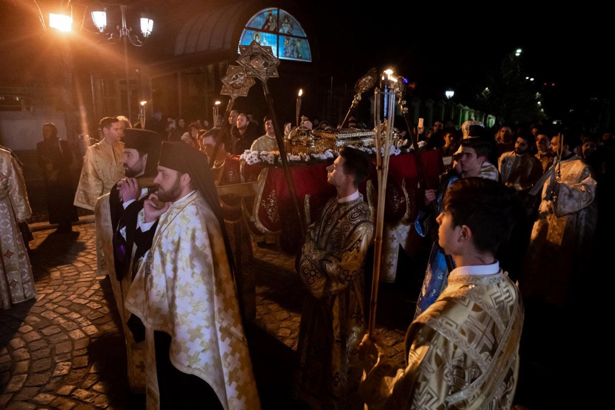 Procesiune cu moaștele „dascălilor Bisericii” la Catedrala Patriarhală 138189
