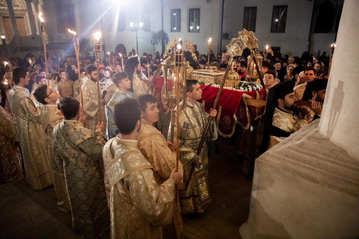 Procesiune cu moaștele „dascălilor Bisericii” la Catedrala Patriarhală 138192