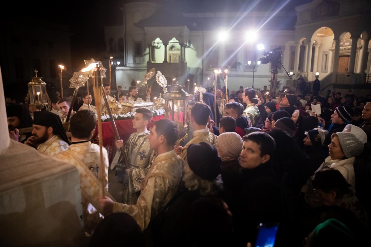 Procesiune cu moaștele „dascălilor Bisericii” la Catedrala Patriarhală 138195