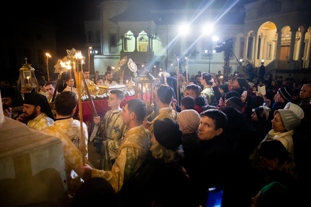 Procesiune cu moaștele „dascălilor Bisericii” la Catedrala Patriarhală 138196