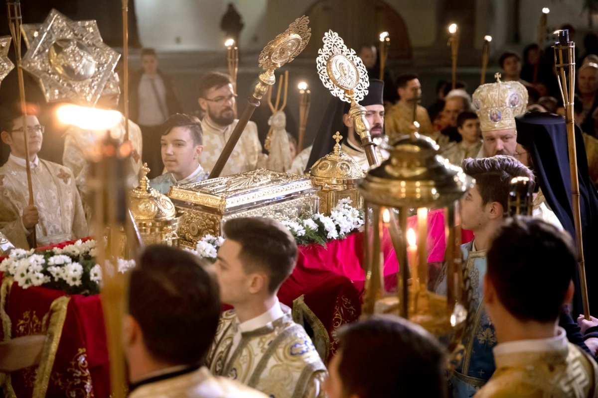 Procesiune cu moaștele „dascălilor Bisericii” la Catedrala Patriarhală 138197