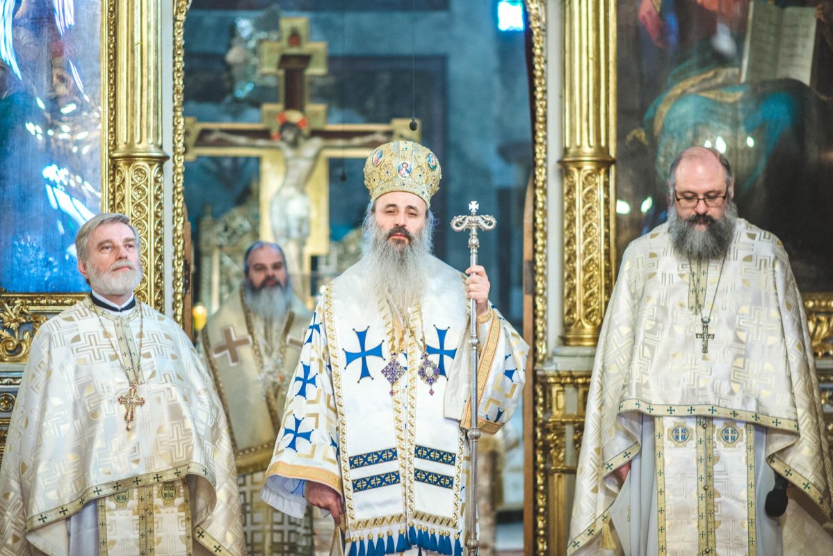 Studenții teologi și elevii seminariști ieșeni și‑au sărbătorit împreună sfinții ocrotitori, prin Liturghie arhierească 138309