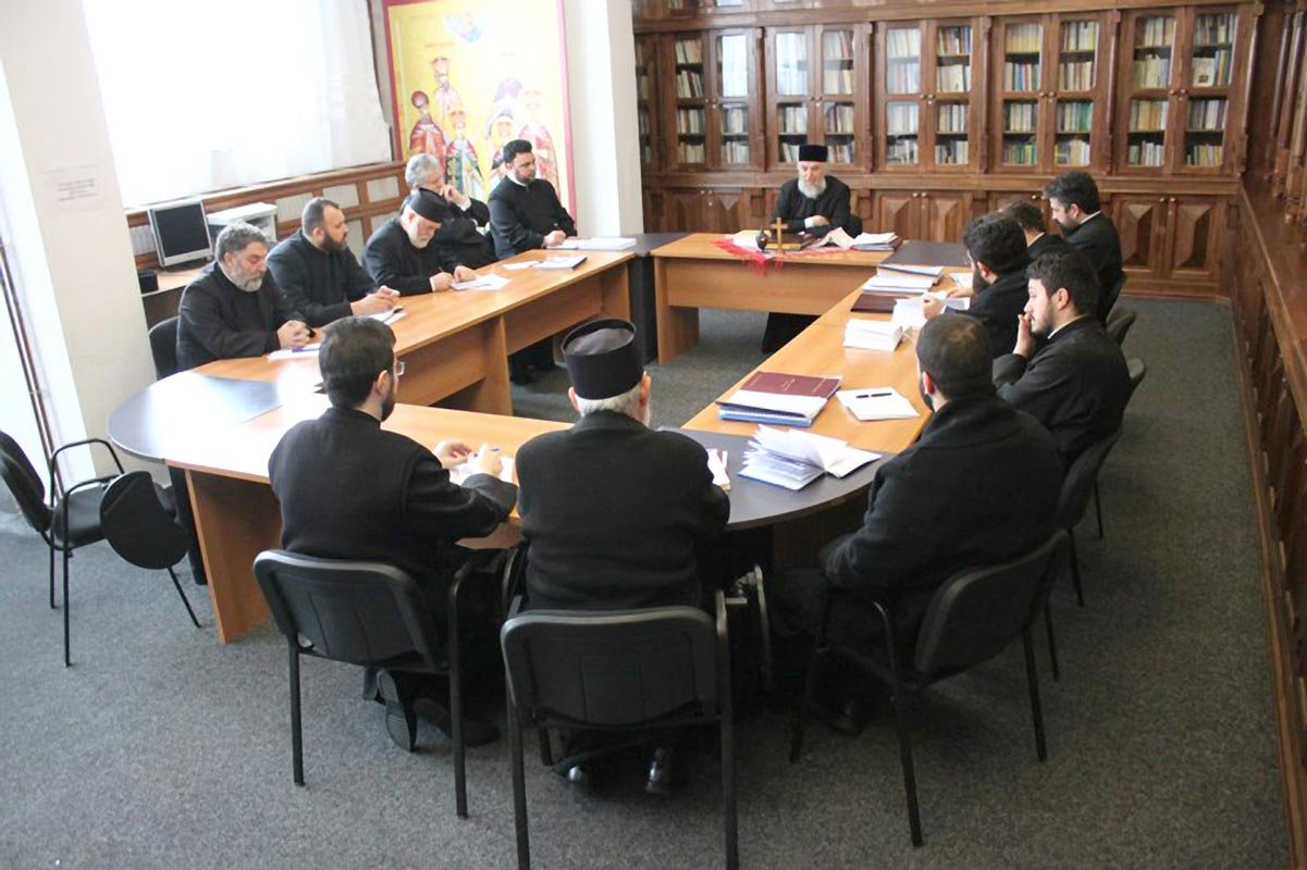 Întâlnire pentru intensificarea activităților filantropice și educative cu tinerii 138762