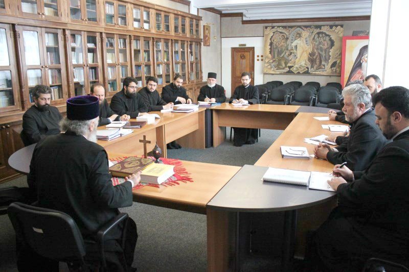 Întâlnire pentru intensificarea activităților filantropice și educative cu tinerii 138763