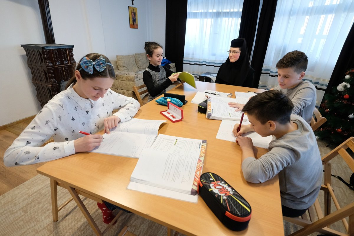 Mănăstirea, familia copiilor rămași fără școală 138515