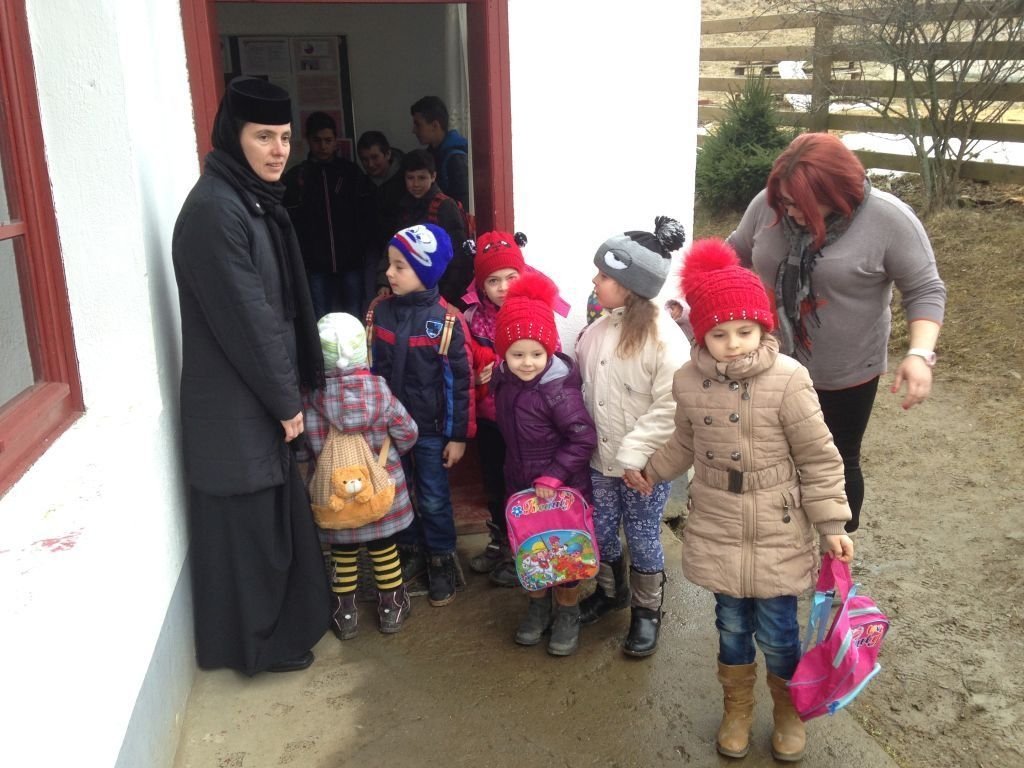 Mănăstirea, familia copiilor rămași fără școală 138516