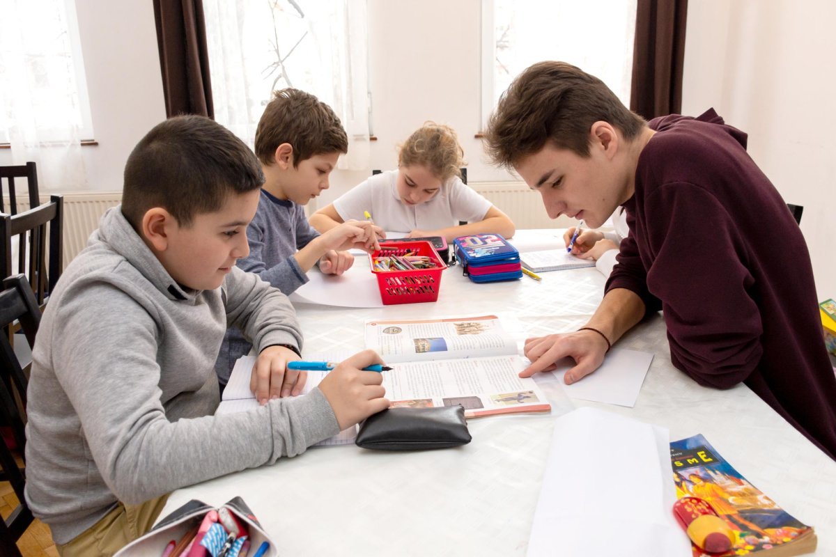 Copiii ocrotiţi de Sfântul Haralambie 138776