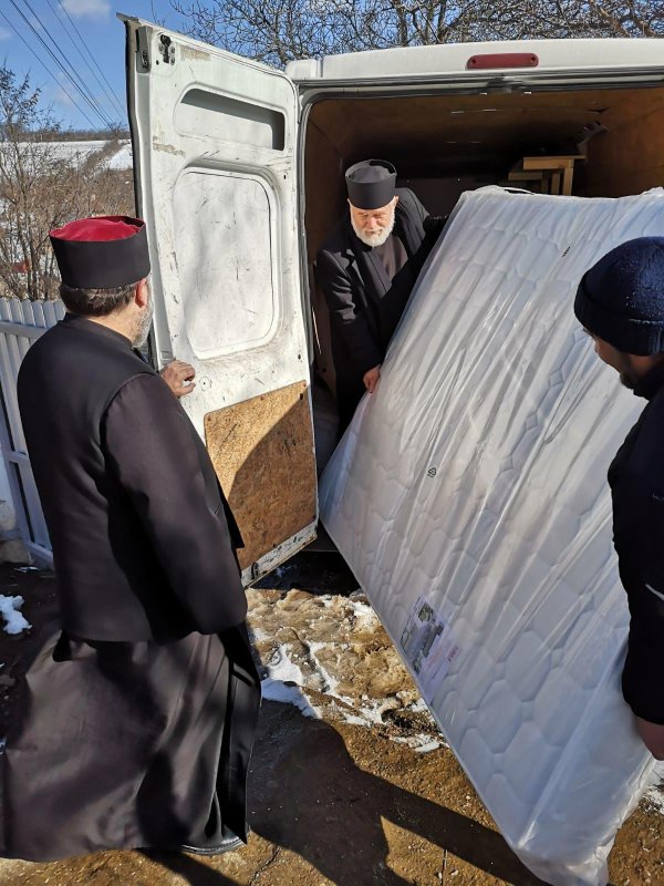 Încă o familie cu 10 copii a primit sprijin din partea Arhiepiscopiei Dunării de Jos 138808