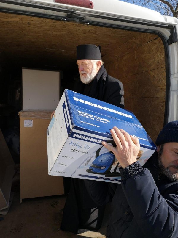 Încă o familie cu 10 copii a primit sprijin din partea Arhiepiscopiei Dunării de Jos 138809