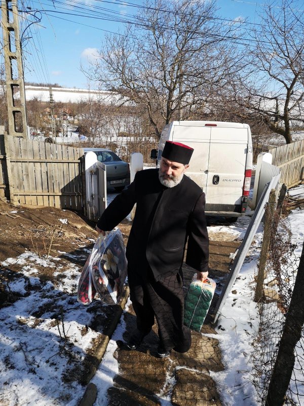 Încă o familie cu 10 copii a primit sprijin din partea Arhiepiscopiei Dunării de Jos 138812
