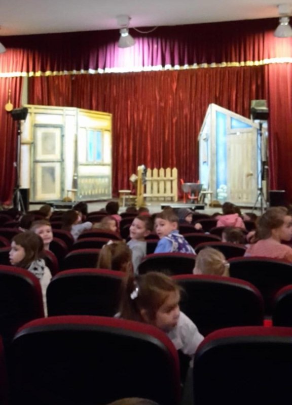 Spectacol de teatru, răsplată pentru elevii din Uioara de Jos, Alba 138797