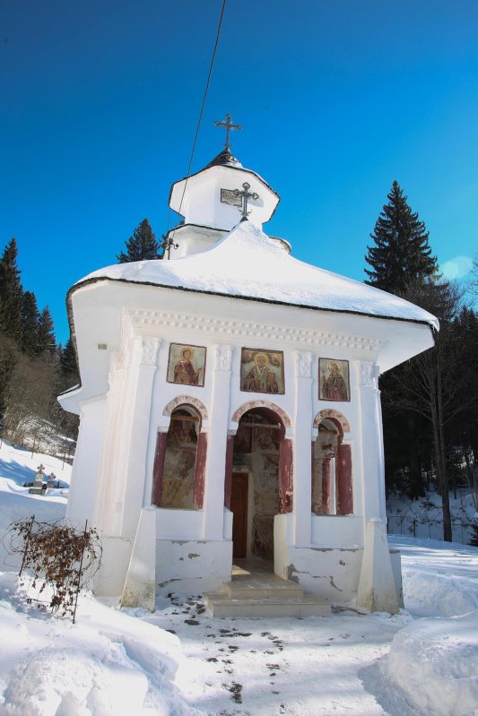 Înaltpreasfinţitul Părinte Mitropolit Laurenţiu a liturghisit la Predeal 138885