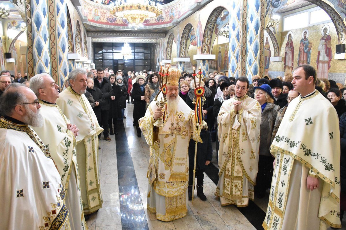 Slujire arhierească la parohia clujeană „Sfântul Apostol Toma” 138887