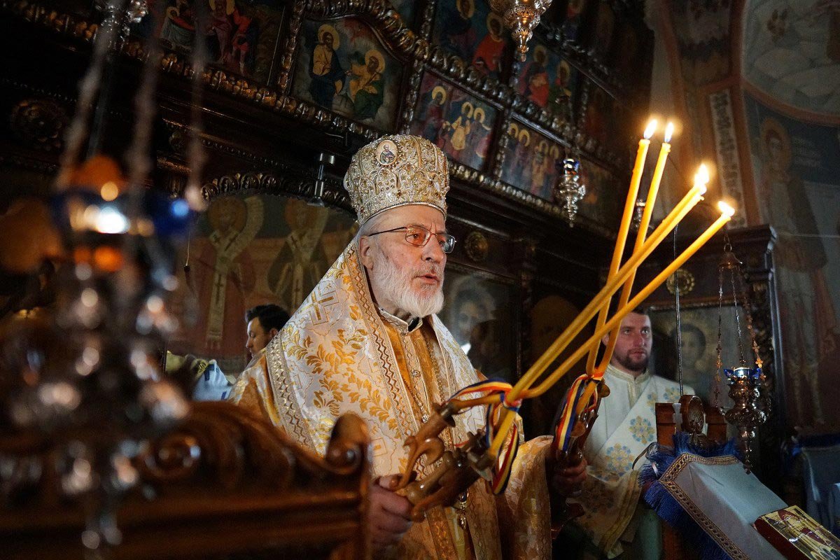 Slujiri arhierești şi îndemnuri la începutul Triodului 138871