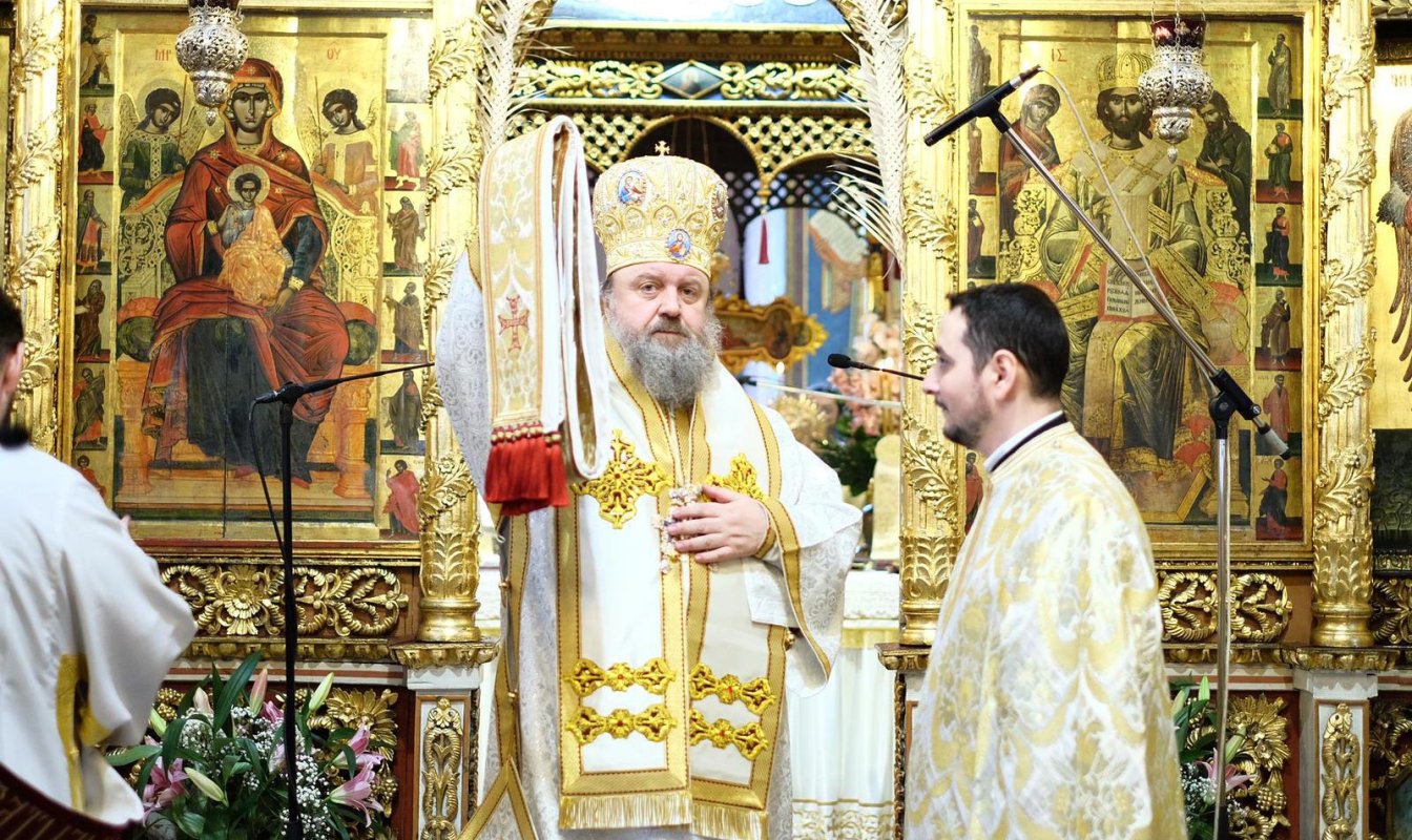 Slujiri arhierești şi îndemnuri la începutul Triodului 138874