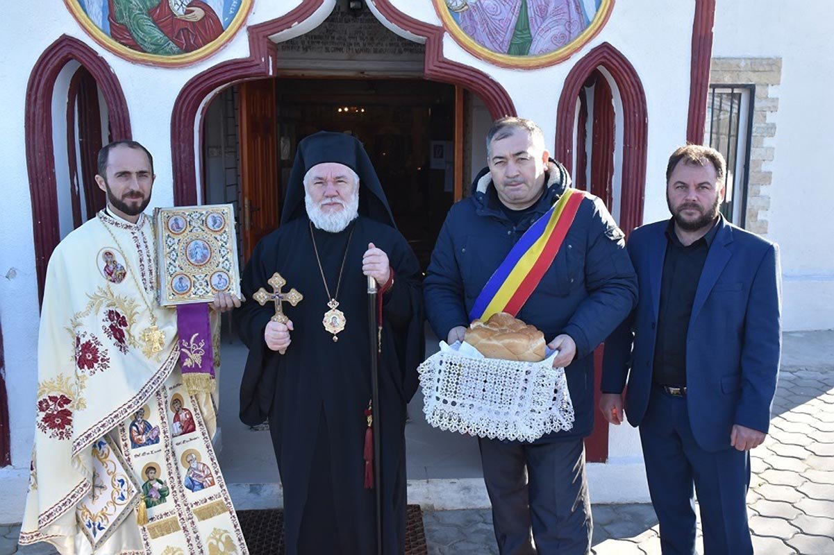 Slujiri arhierești şi îndemnuri la începutul Triodului 138876