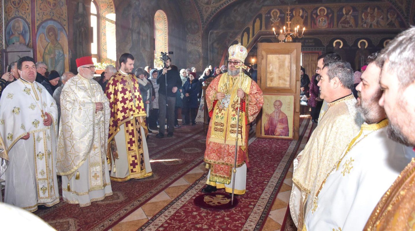 Cinstirea mai multor odoare sfinte la hramul unei biserici din Giurgiu 138943