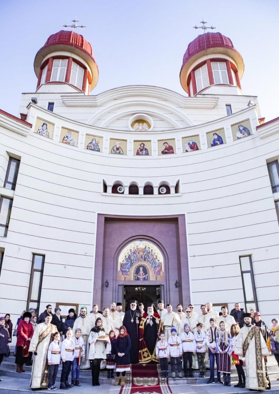 Liturghie arhierească în Parohia Şerbăneşti-Bacău 138950
