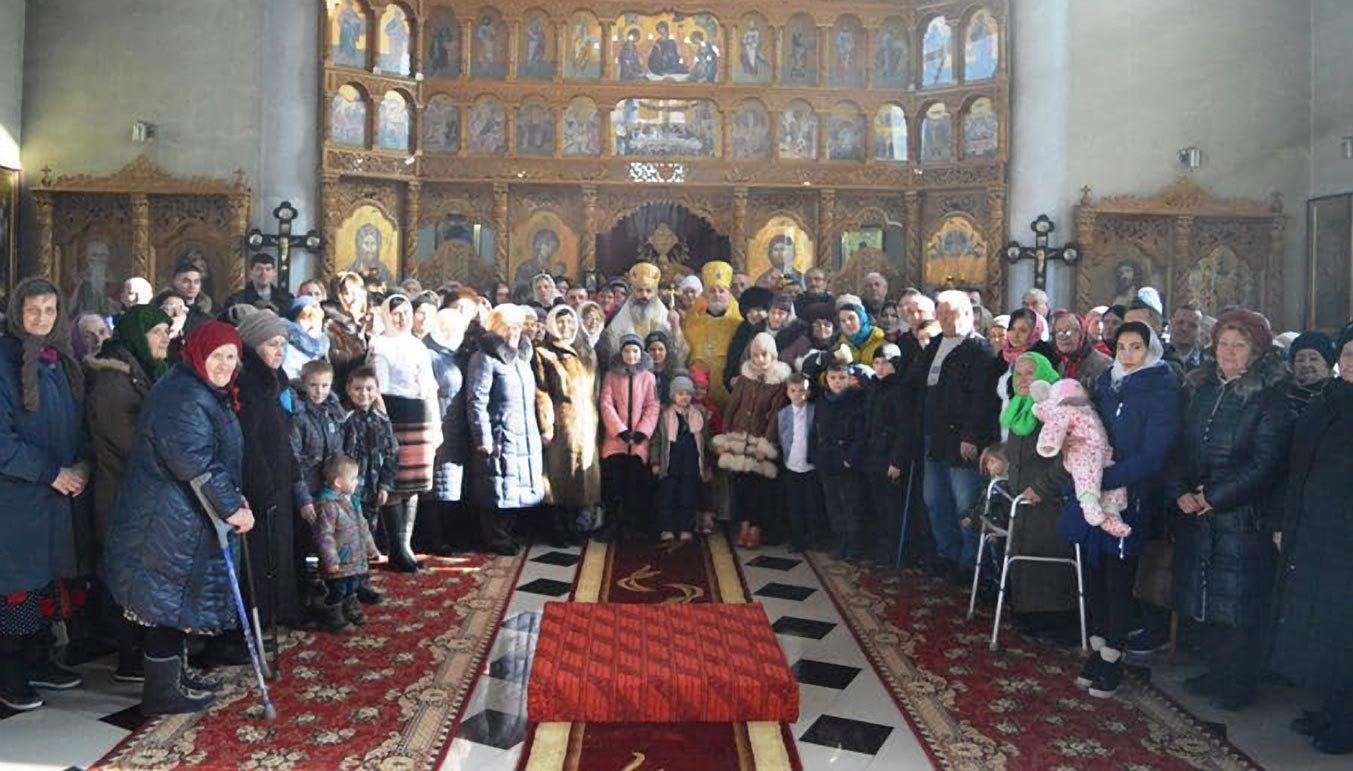 Slujire arhierească în oraşul Floreşti, Republica Moldova 138952