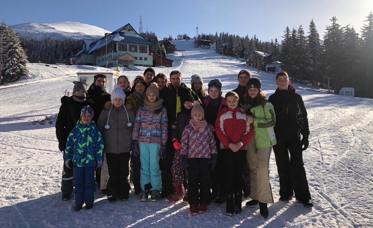 Tabără pentru tinerii din Moldova Nouă în Munții Parâng 138947