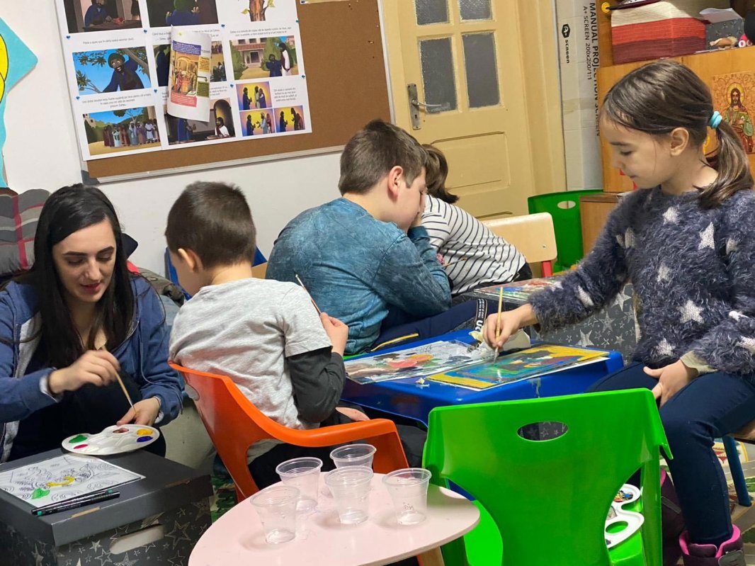 Activităţi cu copii şi tineri la parohia clujeană „Adormirea Maicii Domnului” 139115