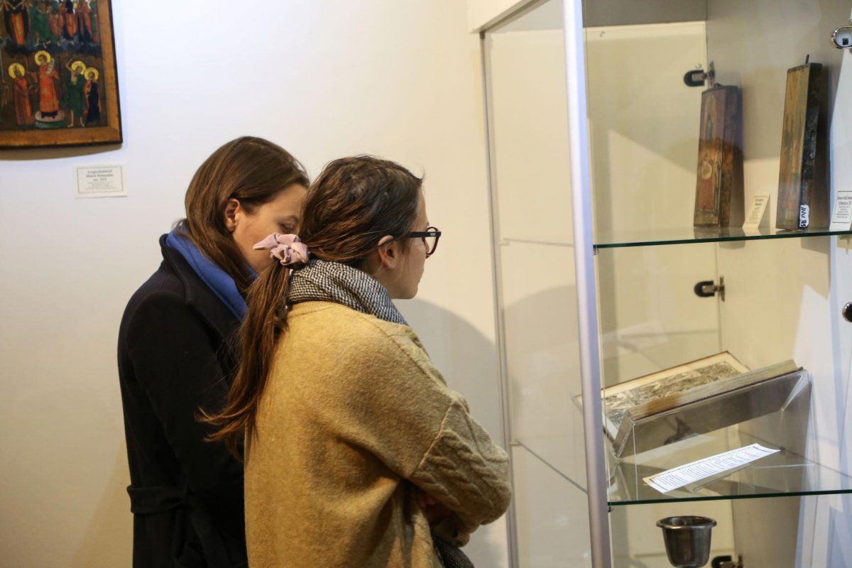 Icoane, cărți și obiecte liturgice de la Dunărea de Jos expuse la Muzeul Brukenthal 139275