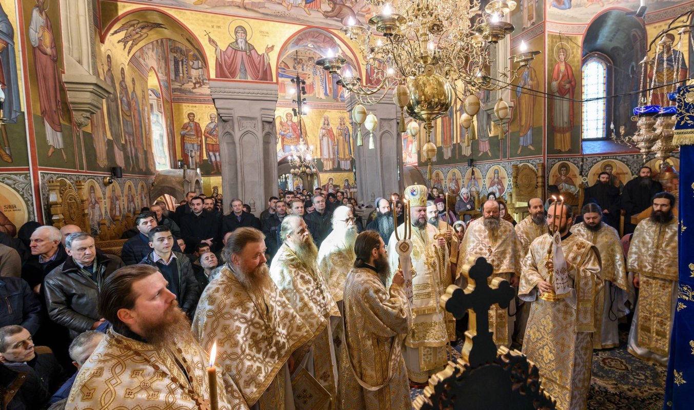 Mitropolitul celor două Americi a slujit la Mănăstirea Putna 139341