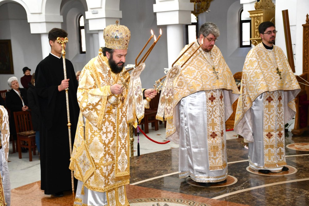 Sfânta Liturghie arhierească la Catedrala Episcopală din Caransebeș 139331