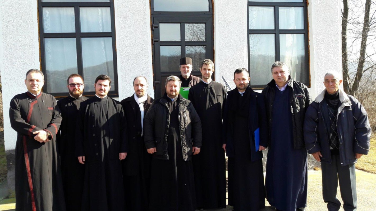 Cercuri pastoral-misionare în parohii vâlcene 139612