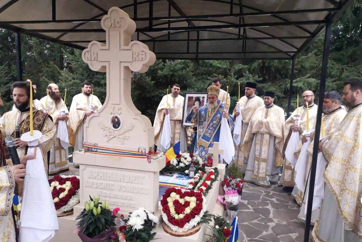 Pomenirea arhimandritului Arsenie de la Mănăstirea Berzunţi 139609