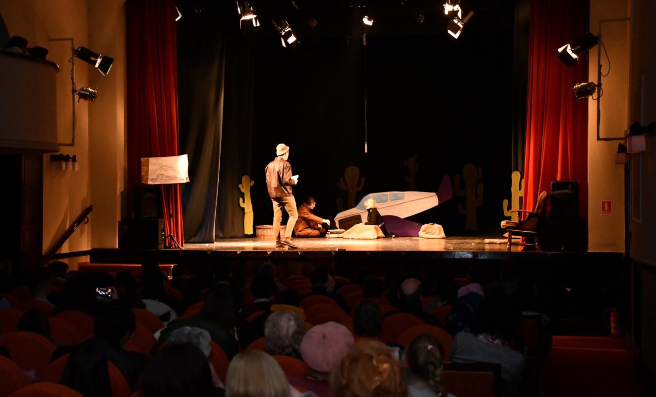 Spectacol caritabil organizat de elevii seminariști din Caransebeș 139642