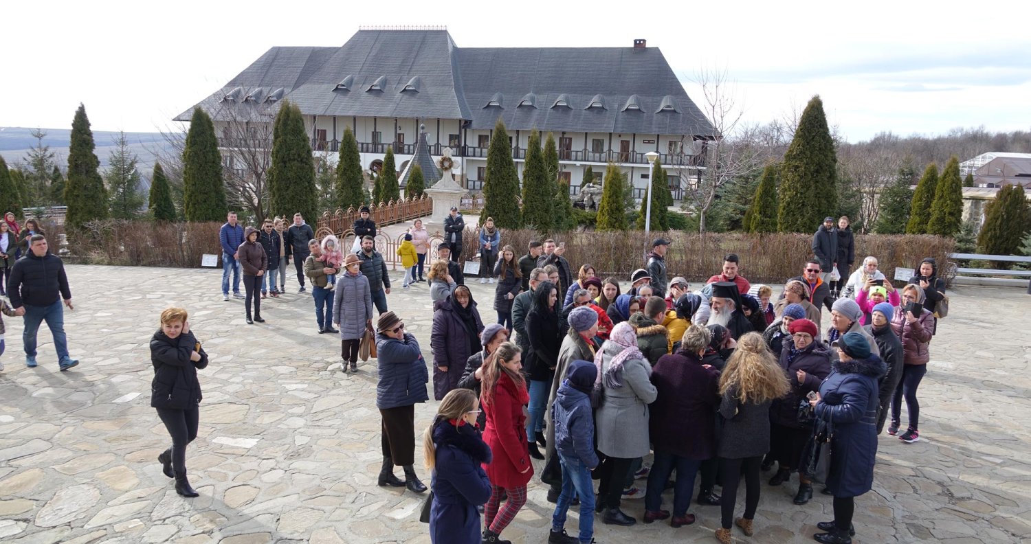 Mitropolitul Moldovei și Bucovinei a slujit în Parohia Brustureț 139791