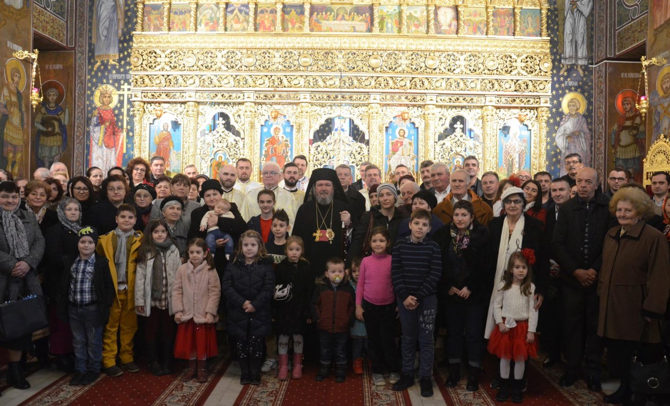 Slujire a Preasfințitului Părinte Sofronie în Parohia Oradea-Vii 139800