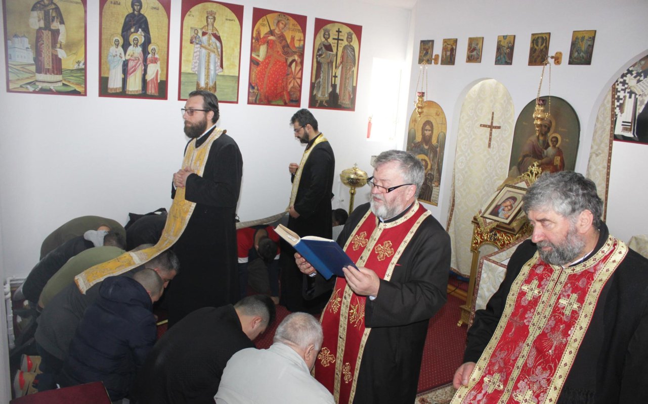 Slujbe și daruri pentru deținuții de la penitenciarele din Galați și Brăila 139928