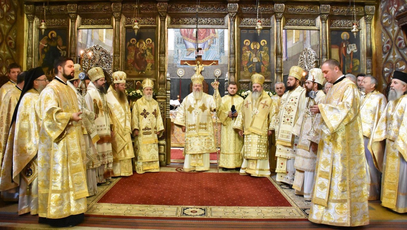 Sfânta Liturghie, la 30 de ani de la hirotonia întru arhiereu a Părintelui Mitropolit Andrei 139989