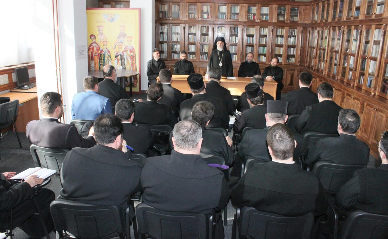 Întrunirea preoţilor responsabili de cateheza parohială din Arhiepiscopia Dunării de Jos 140034
