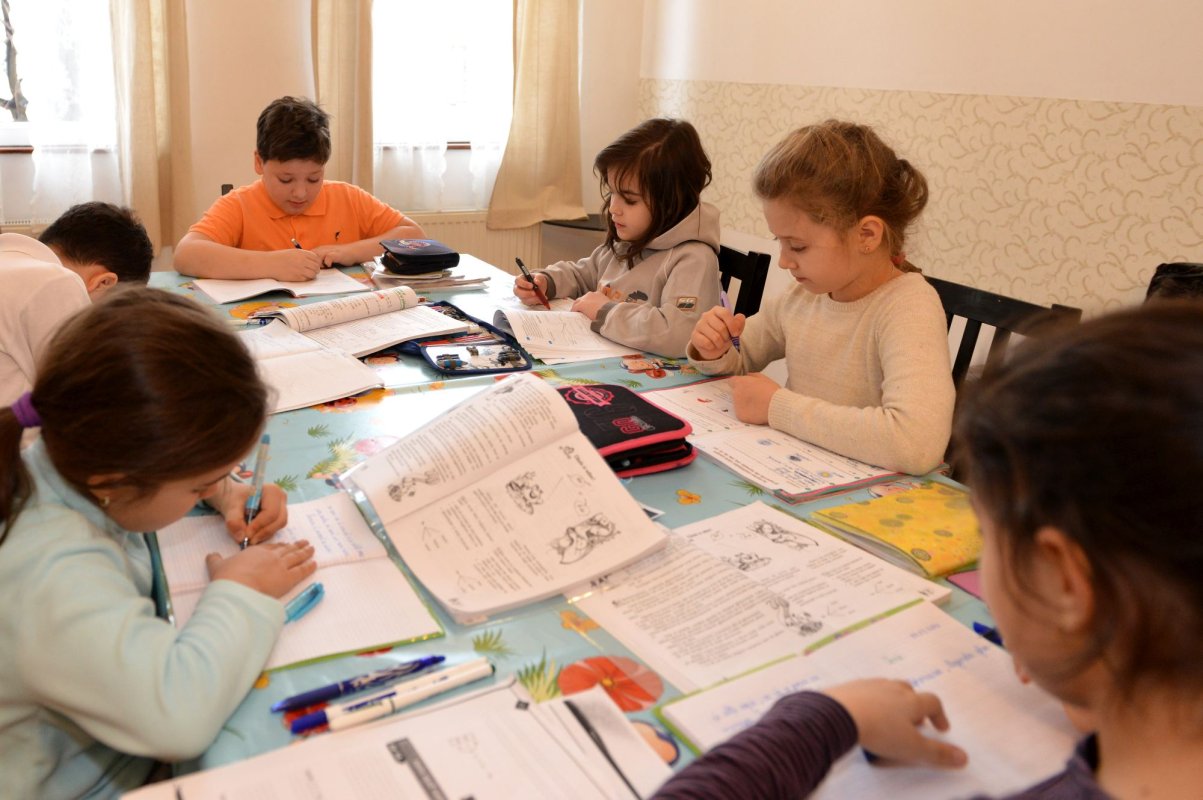 Familia-Biserica-Școala, triada reușitei unui tânăr 140125