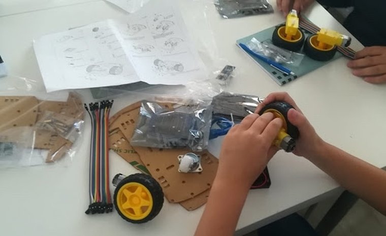 S-a dat startul înscrierilor la Concursul național de robotică Nextlab.tech 140197