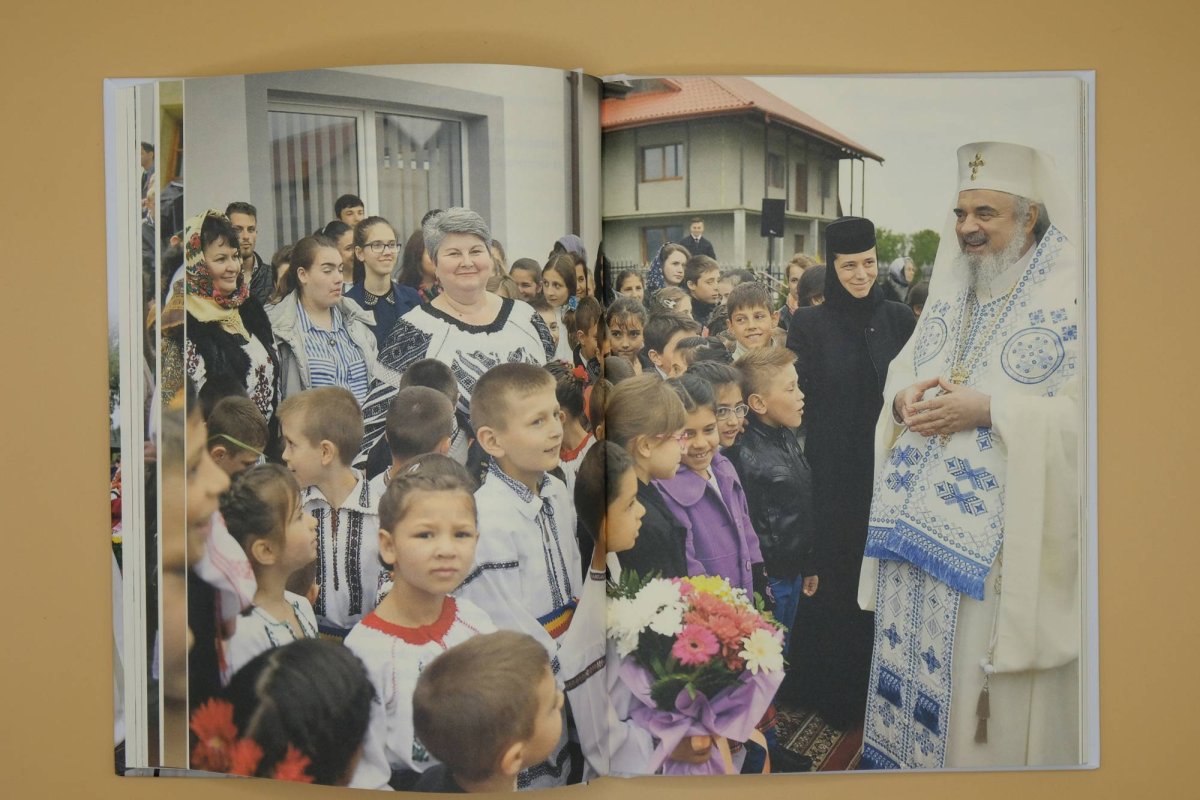 Preafericitul Părinte Patriarh Daniel iubește satul românesc 140282