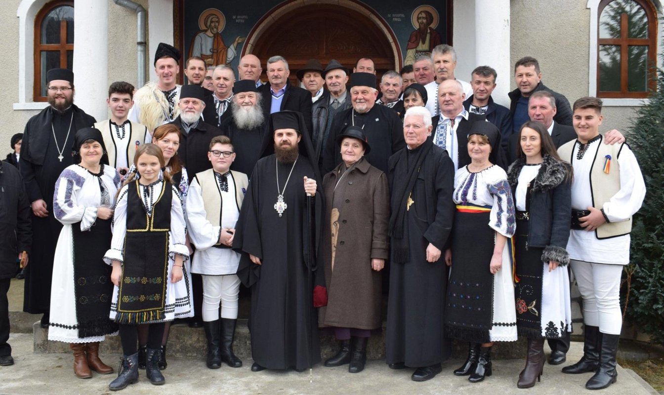 Preasfințitul Părinte Benedict Bistrițeanul, în satul natal din județul Alba 140246