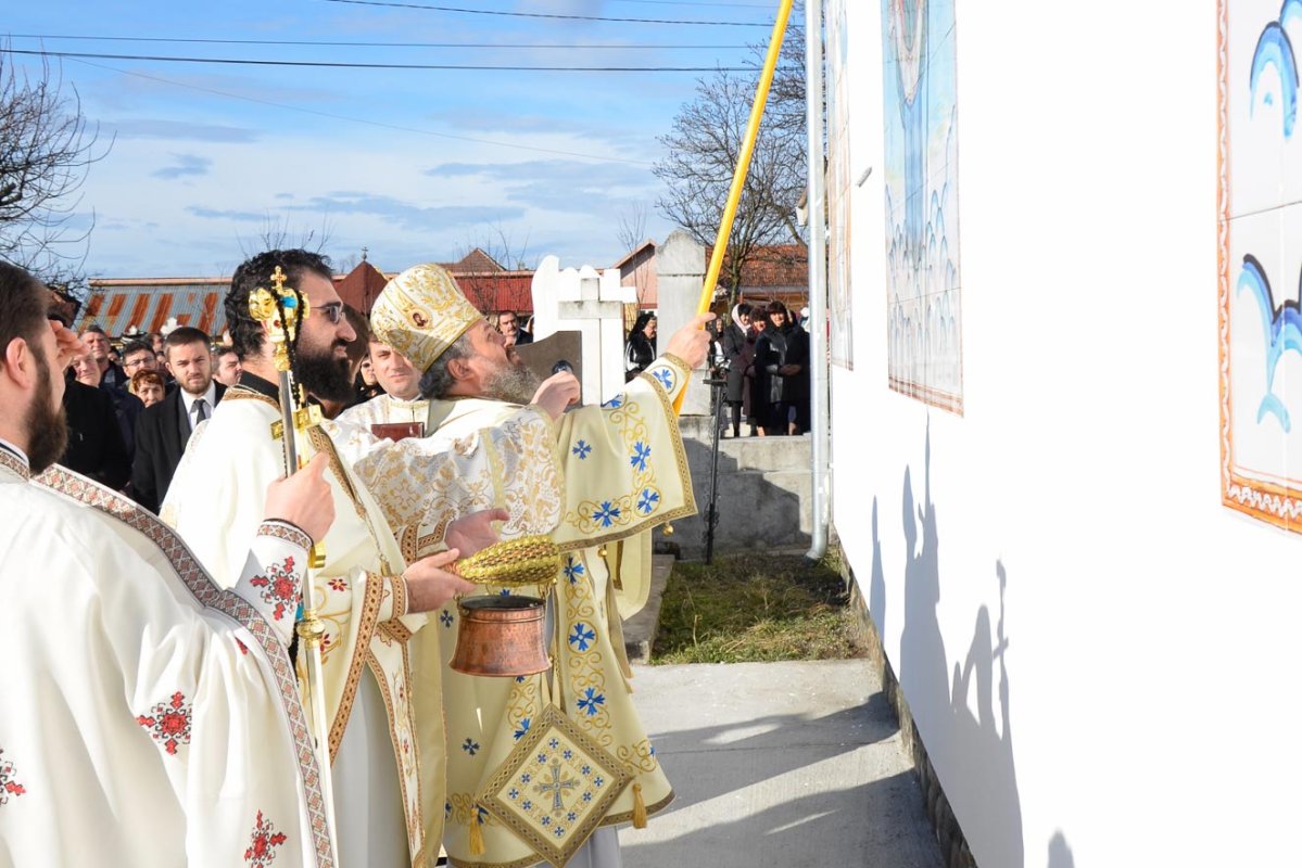 Resfințirea bisericii Parohiei Petrila-Cimpa, județul Hunedoara 140244
