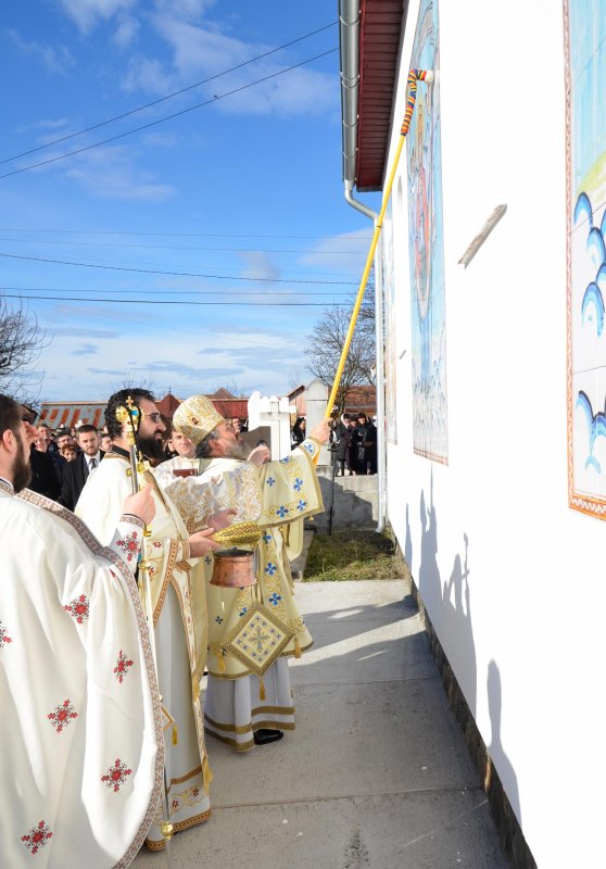 Resfințirea bisericii Parohiei Petrila-Cimpa, județul Hunedoara 140245