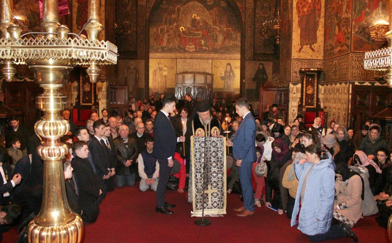 Slujiri arhierești și îndemnuri în prima zi a Postului Mare 140231
