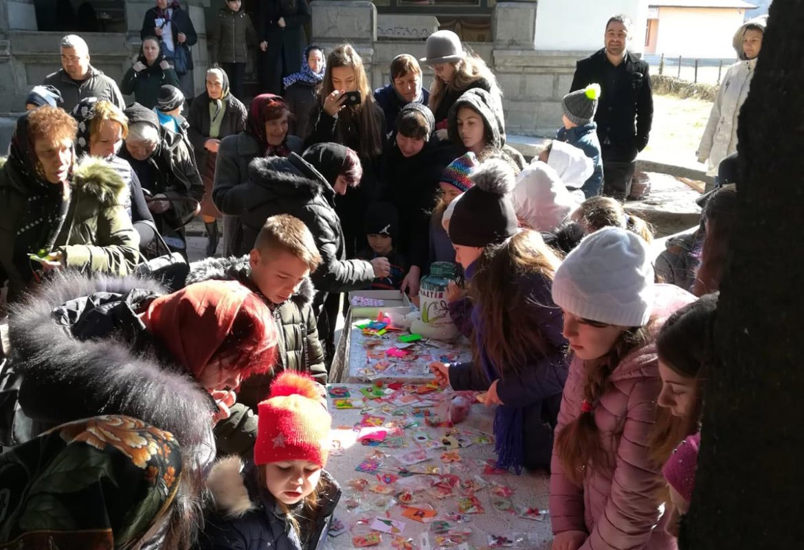 Târg de mărțișoare la Parohia Trăisteni din județul Prahova 140253