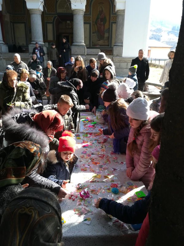 Târg de mărțișoare la Parohia Trăisteni din județul Prahova 140254