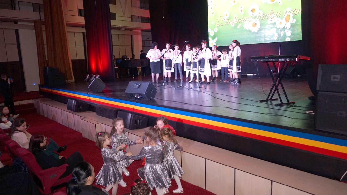 Spectacolul aniversar „Din inimă pentru mama” la Slobozia 140308