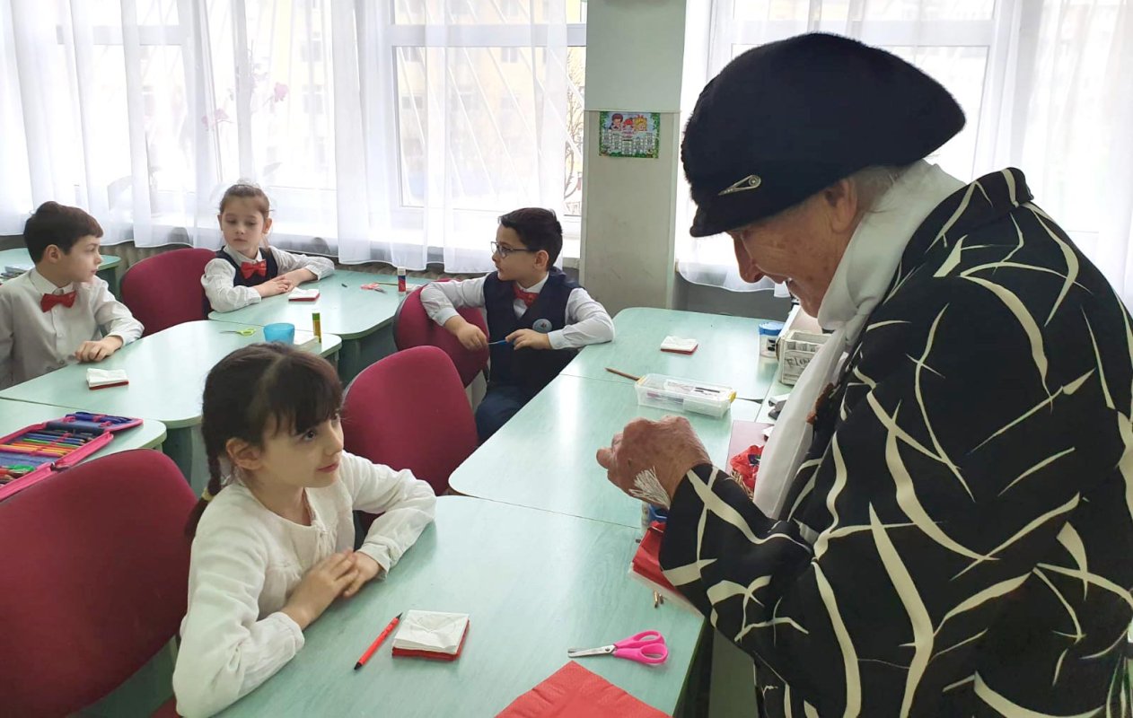 Întâlnire de suflet între generații la Școala „Ion Simionescu” din Iași 140645